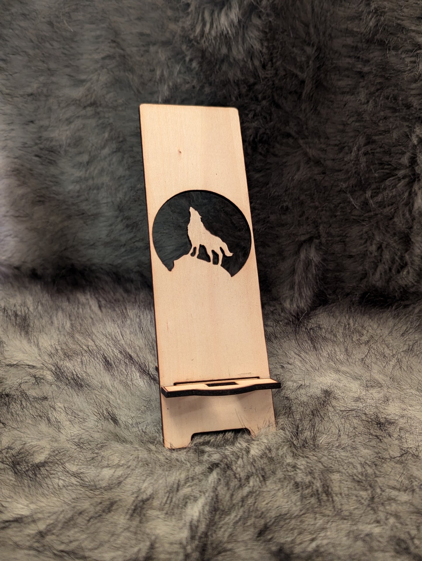 Wolf cutout